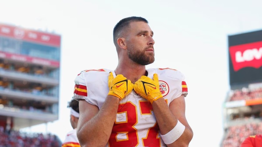 How tall is Travis Kelce?